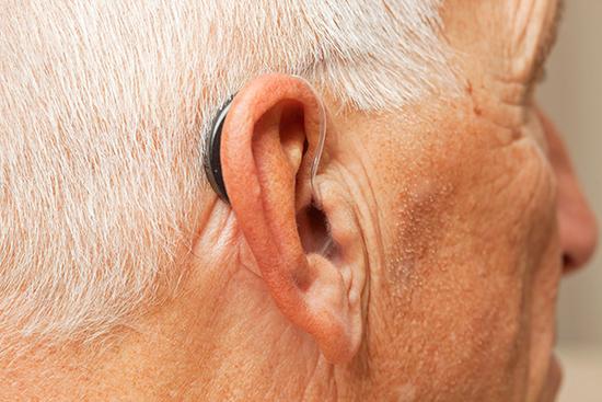 老年性耳聋误区多--随便戴助听器可能影响听力
